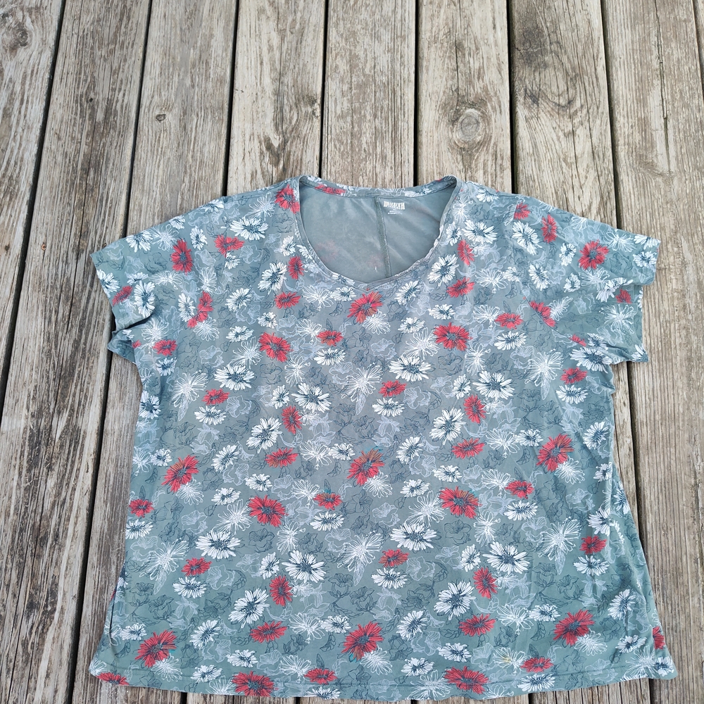 Duluth Trading Co Green Floral Tee